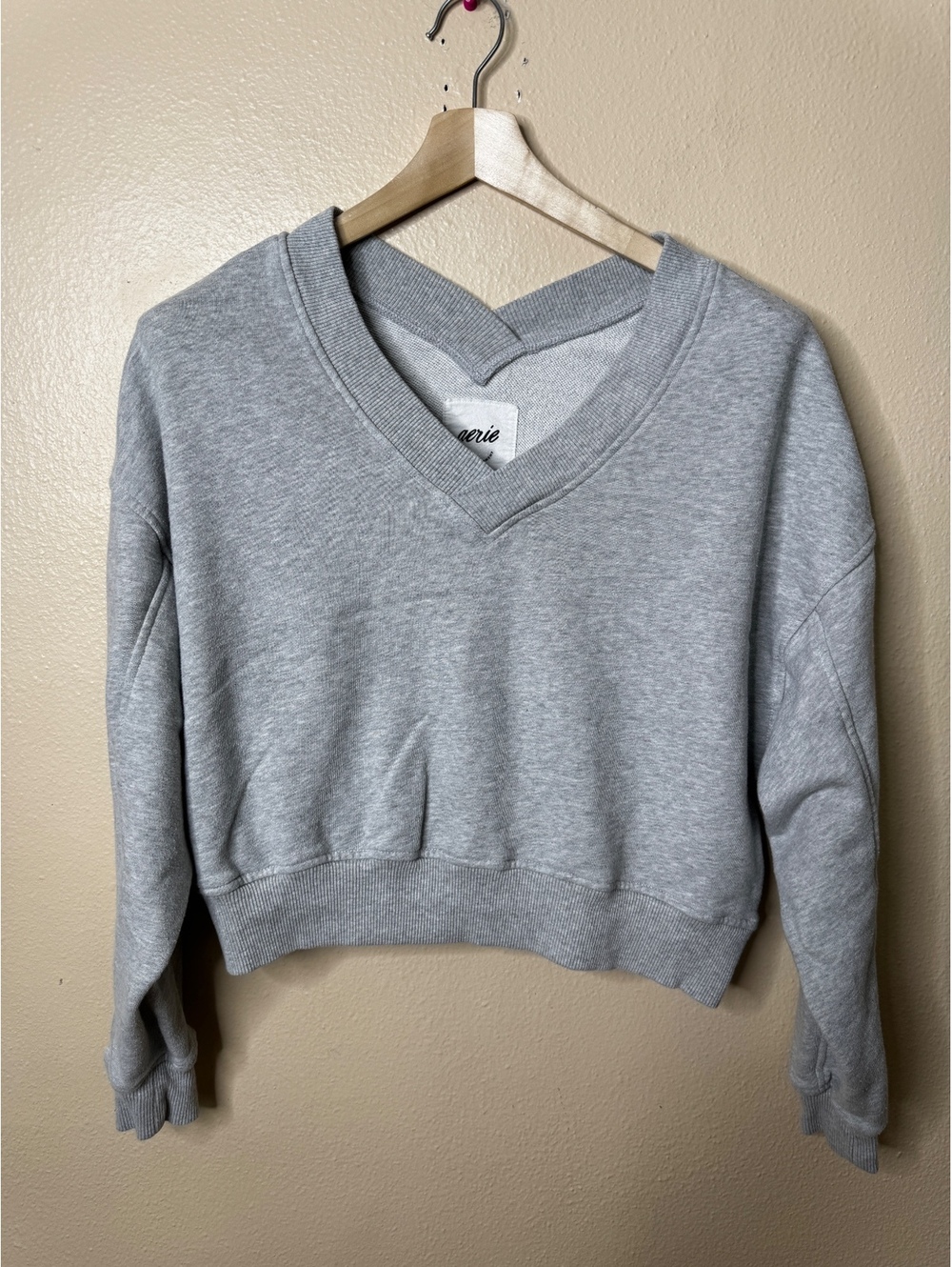 Aerie Women’s XS Gray V-Neck Cropped Sweatshirt Pullover Long Sleeve Cozy Casual